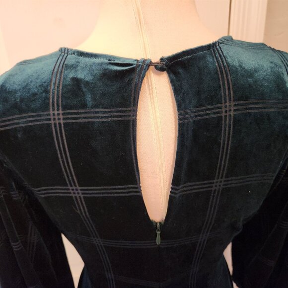 Calvin Klein Green Maxi Dress. NWT. Size 4 - Picture 9 of 15